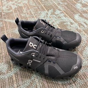 On Cloud Women’s Size 8 Sneakers